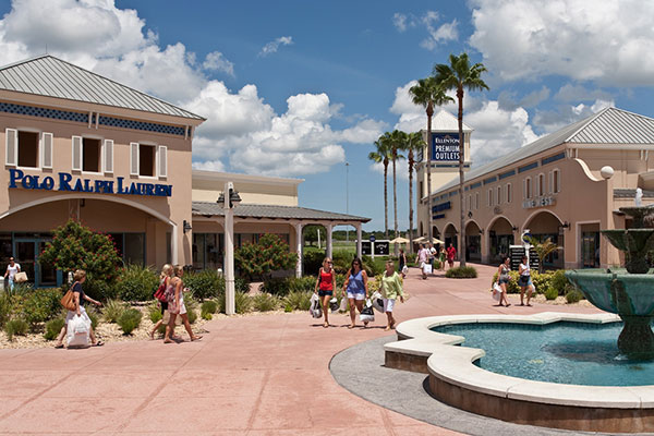 ellenton outlet mall courtyard