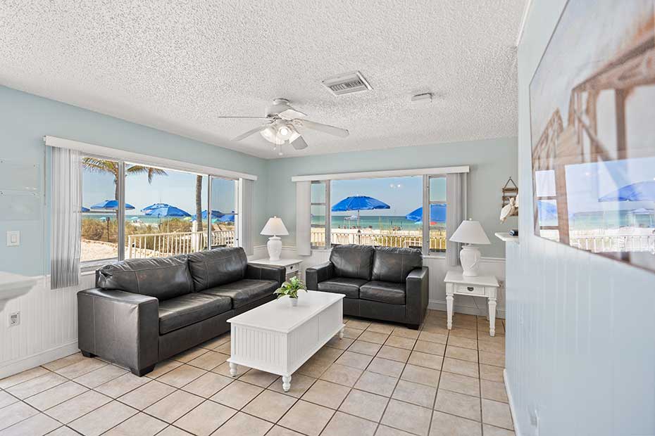 Living room in room 1 at White Sands Beach Resort
